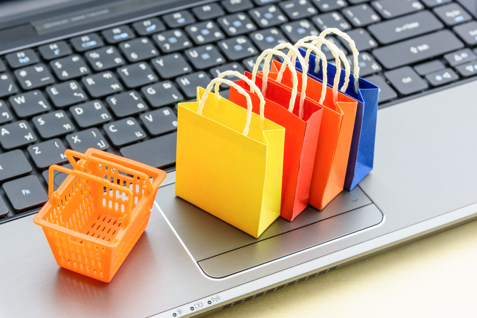 Online,Shopping,And,Ecommerce,Over,Internet,Concept,:,Shopping,Bags Best Idea Marketing Blog ecommerce